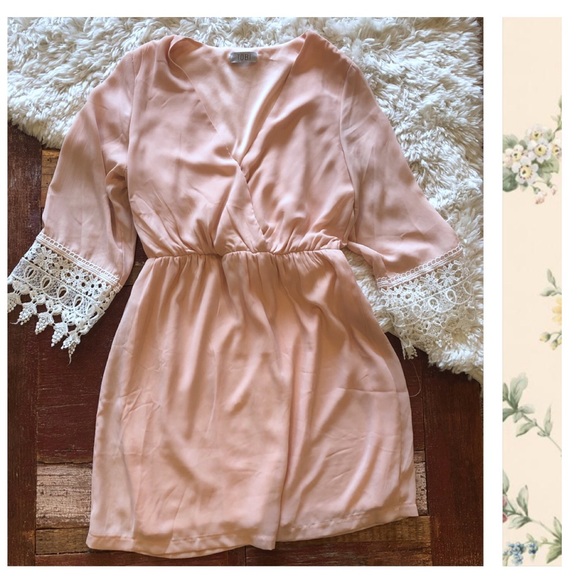 Tobi Dresses & Skirts - 🌵Tobi | Light Pink Lace Sleeve Shift Dress